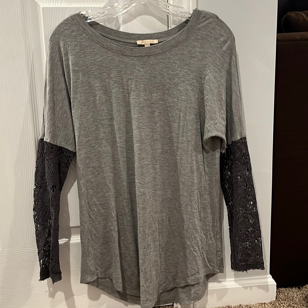4 Bordeaux shirts. All XS